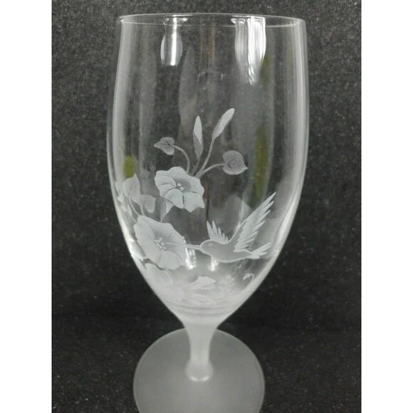 Vintage 1999 Avon Hummingbird Lead Crystal Glass Goblets Wine Glass 8" Set of 2 - Picture 2 of 4